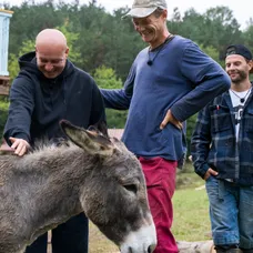 Pomocníci nezvládli súboj o záchranu, Roman sa vrátil späť na Farmu
