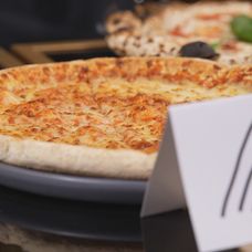 3. Domino's Pizza Bratislava (cena 6,95 €)