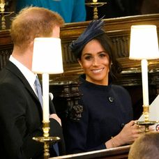 Vojvodkyňa Meghan s princom Harrym na svadbe princeznej Eugenie.