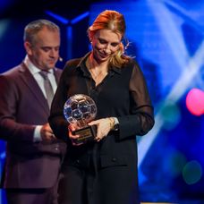 Tretie miesto v ankete Futbalista roka 2023 obsadil Milan Škriniar. Cenu prevzala Monika Jurigová.
