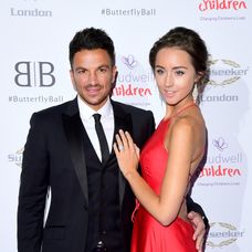 Peter Andre čaká s manželkou Emily tretie dieťa