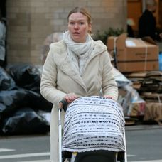 Julia Stiles s prvým synom