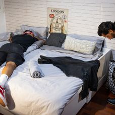 Účinkujúci sú v náhradnom ubytovaní