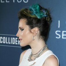 Bella Thorne na premiére filmu I Still See You