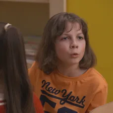 Julky sa zastane jedine Max (Tobias Král).