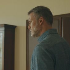Andrej (Ján Koleník) si konečne potvrdí, že jeho spomienka na tmavovlasú ženu bola skutočná. Adelu (Lívia Bielovič) s ňou podviedol.
