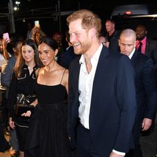 Princ Harry s Meghan na premiére filmu na Jamajke