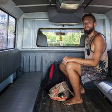 Yury opúšťa Ostrov