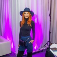 Demi Lovato pred odstrihaním vlasov