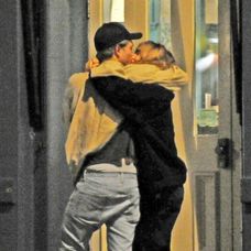 Suki Waterhouse a Robert Pattinson