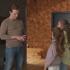 Dievčatá priniesli Norovy cestovné pasy.