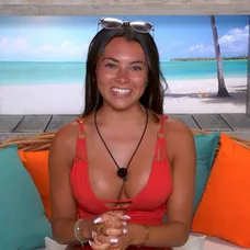 Paige Thorne v Love Islande