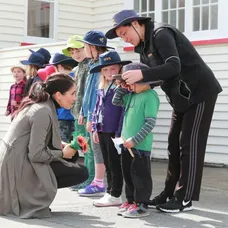 Meghan Markle utíšila plačúceho chlapca