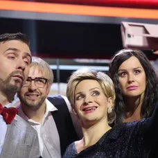 Vzala si starého milionára, výrazne opeknela a vyzliekla sa pre Slovákov