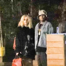 Avril Lavigne a Tyga na paparazzi záberoch