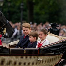Vojenská prehliadka Trooping the Colour na počesť narodenín britského kráľa Karola III.