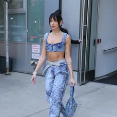 Dua Lipa - OUTFIT Č. 4