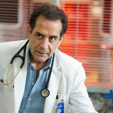 Tony Shalhoub v Sestričke Jackie
