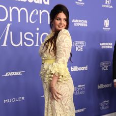 Lana Del Rey a Evan Winiker sa zasnúbili