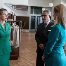 Nela Pocisková, Filip Tůma a Barbora Chlebcová v seriáli Dunaj, k vašim službám