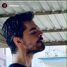 Berk Atan pri domácom posilňovaní