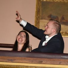 Artur Štaidl s priateľkou si užili premiéru pokračovania minisérie Iveta z balkóna