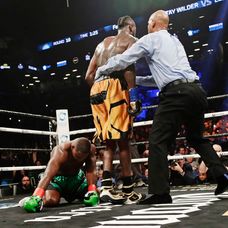 Deontay Wilde a Luis Ortiz v 10. kole.