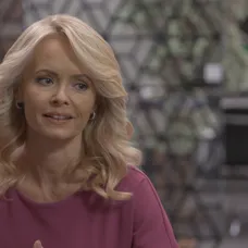 Mirka Almásy si v Oteckoch zahrá samu seba.