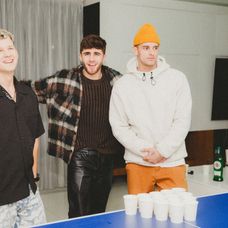 Lu z Love Islandu nakrútil nový videoklip k skladbe XTC.