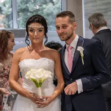 Mladomanželia Žanela a Marek Šilhavíkovci.