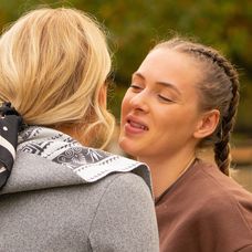 Alex sa zoznamuje so Šimonovou mamou