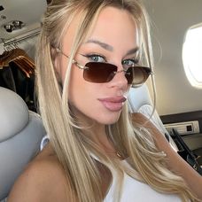 Ruská modelka žijúca v Prahe Julia Vlasovová zásobuje sociálne siete horúcimi zábermi.