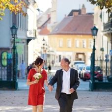 Mikel Merino (Real Sociedad) v súboji s Victorom Osimhenom z Neapolu.jpg