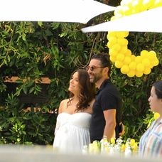 Eva Longoria čaká chlapčeka. 
