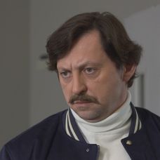 Marcel nerozumie, prečo sa v pneuservise dejú po rokoch náhle zmeny.
