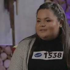SuperStaristka Adéla nalíčená profesionálom. Tá je prekrásna