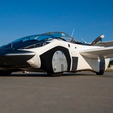 Lietajúce auto Aircar po prvý raz absolvovalo let medzi dvoma medzinárodnými letiskami