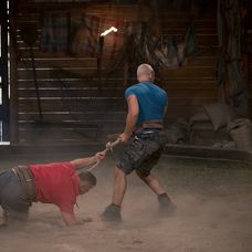 Pri hákovaní s Petrom pozametal zem