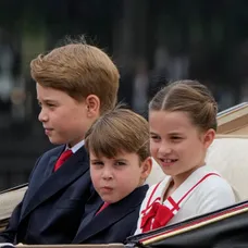 Vojenská prehliadka Trooping the Colour na počesť narodenín britského kráľa Karola III.