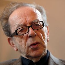 Zomrel Ismail Kadare
