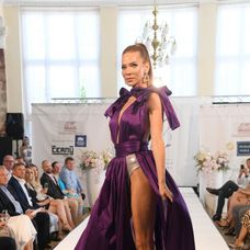 Andrea Verešová na módnej prehliadke Zuzany Lešák Černej v hoteli Imperial v Karlových Varoch