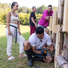 Na statok prišli nový obyvatelia, Roman zacítil rezne ...