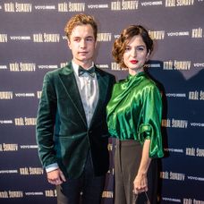 Oskar Hes a Kristýna Ryška na premiére Kráľa Šumavy