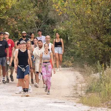 Zábery zo štafetovej súťaže v 14. epizóde Farmy