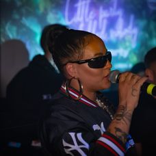 Tina na znovuotvorení klubu Channels