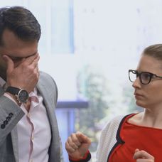 Alexovi nečakane prišlo veľmi zle.