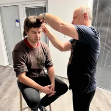 Peter Gažík ako Utajený šéf v Teleráne