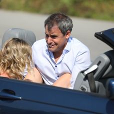 Nakrúcanie pôrodu v aute.