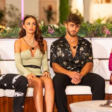 Lu a Oliver si pri ohnisku prehodili partnerky a Darinka v šou skončila.