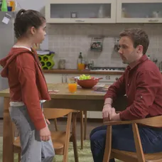 Julka tatušovi všetko povie.